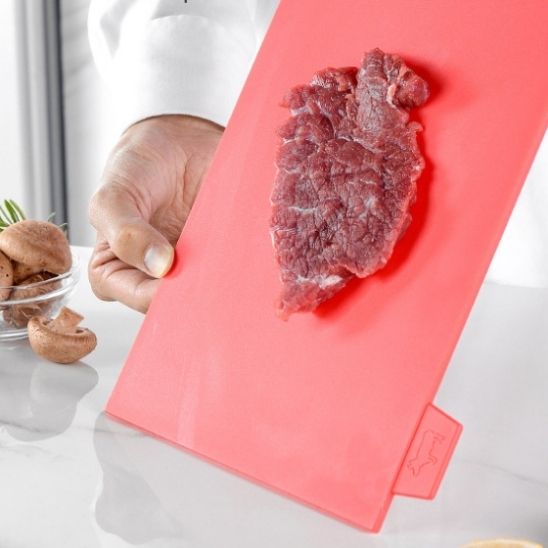 quatre planches à découper rouge viande